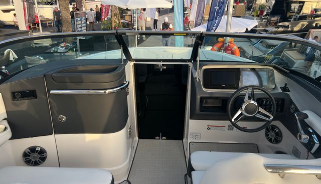 Regal LS6 yacht for sale 18