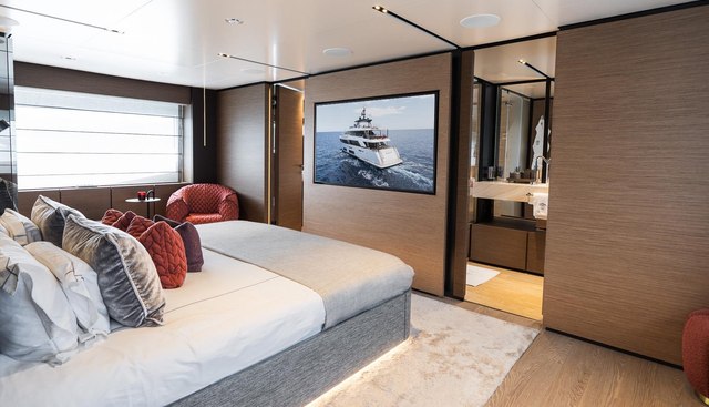 QUEEN J III yacht for sale 19