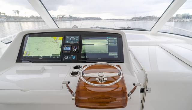 Commodore Two yacht for sale 37