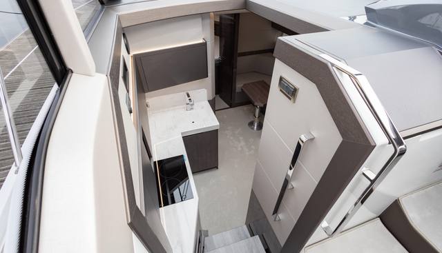 425HTS-074 yacht for sale 73