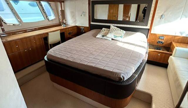 CHAMPAGNE yacht for sale 20