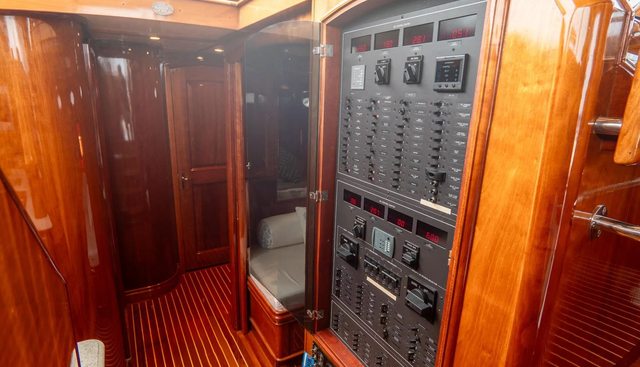 Sapphire II yacht for sale 35