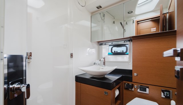 WorldWide yacht for sale 33