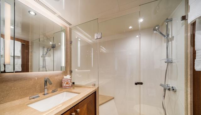 Iridescence yacht for sale 18