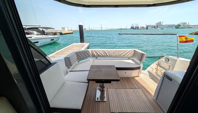 R40 yacht for sale 9