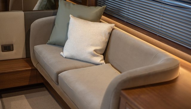 V55102 yacht for sale 18