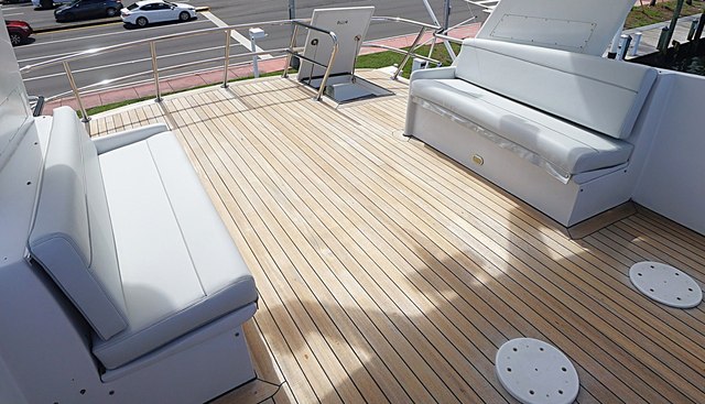 Hatteras 92' yacht for sale 32