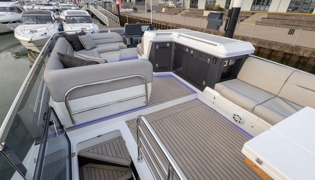 GN480FLY yacht for sale 13