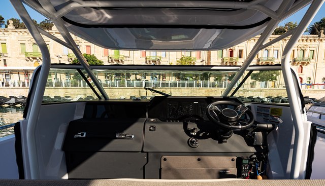 Nautiful yacht for sale 14