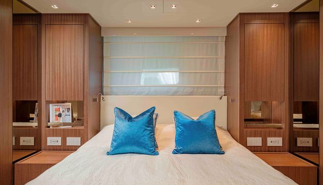 FIREFLY yacht for sale 57