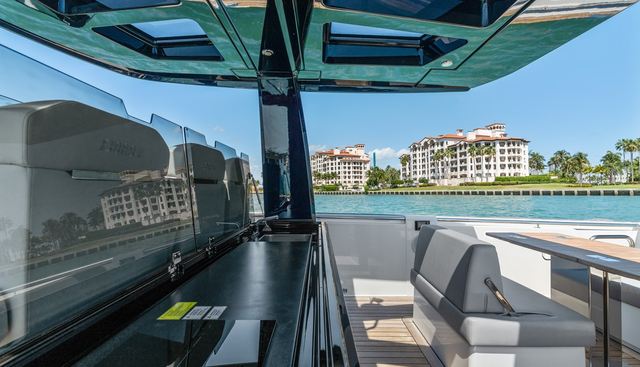 HINJUICE yacht for sale 25