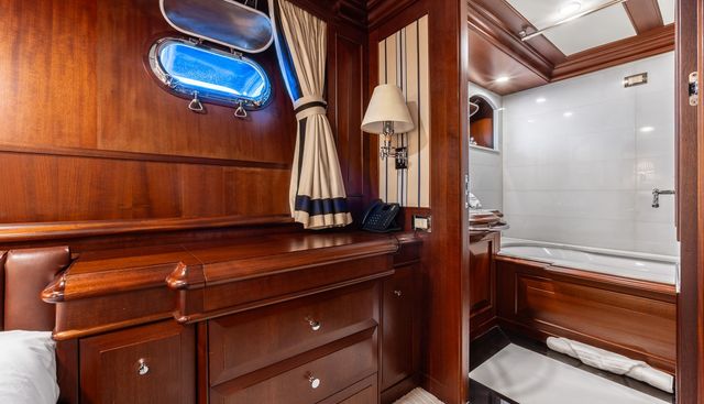 Kajak yacht for sale 35
