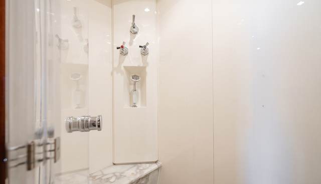 CLARITA yacht for sale 34