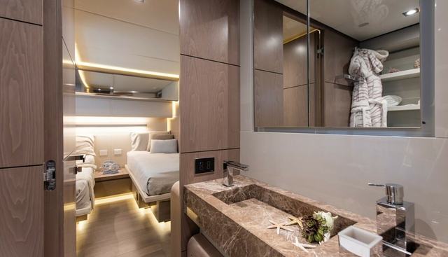 7 SECONDS yacht for sale 19