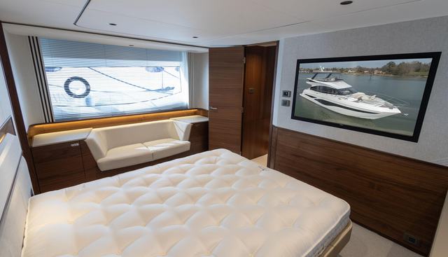 F65042 yacht for sale 30