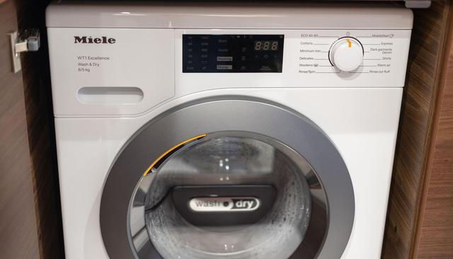 V55132 yacht for sale 48