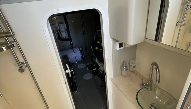 ABSOLUTE 62 FLY yacht for sale 4