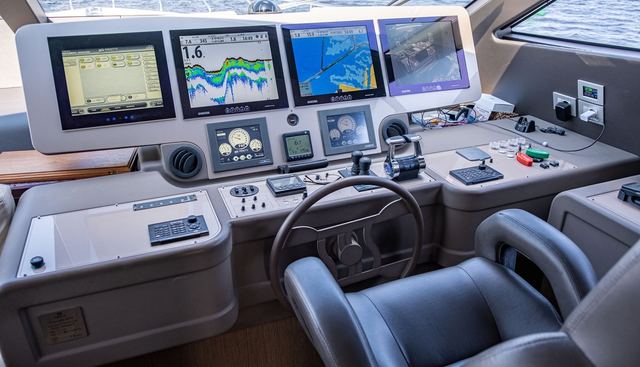 FERRETTI 870 yacht for sale 14