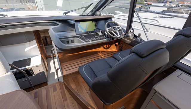V50979 yacht for sale 12