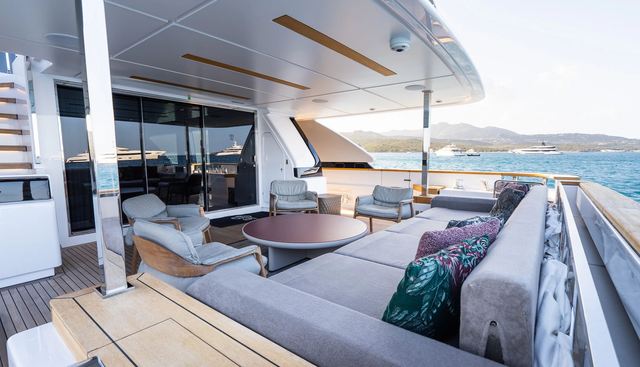 QUEEN J III yacht for sale 9