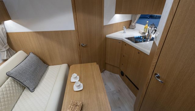 335HTS-044 yacht for sale 19