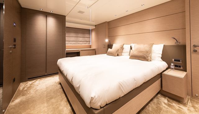 REGINE OF CANNES yacht for sale 9