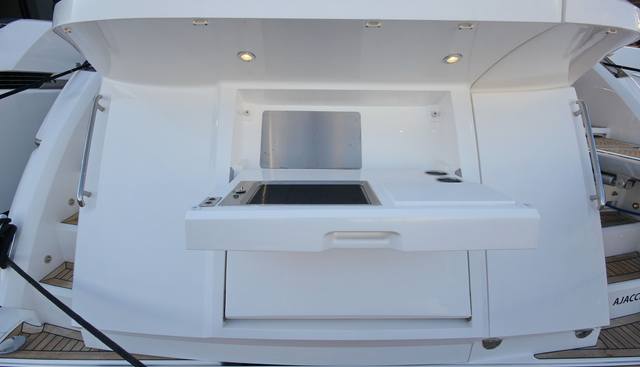 V yacht for sale 9