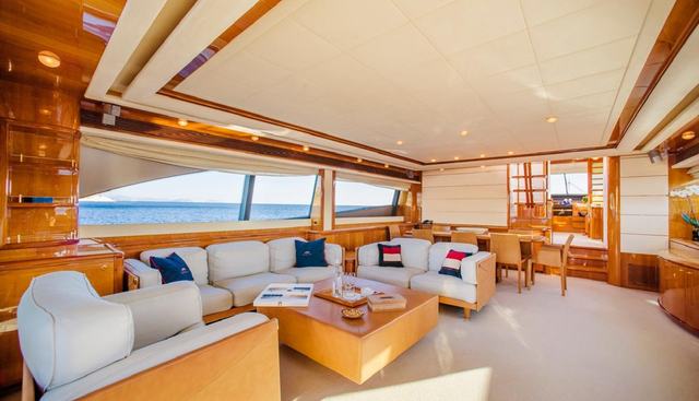 FERRETTI 881 yacht for sale 8