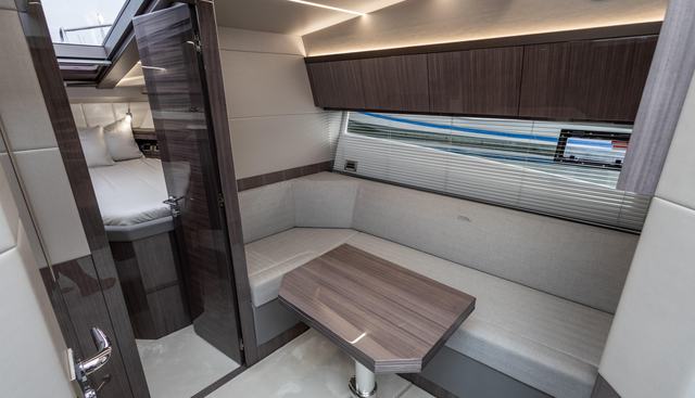 425HTS-074 yacht for sale 78