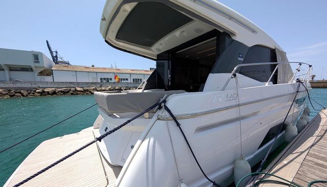R40 yacht for sale 4