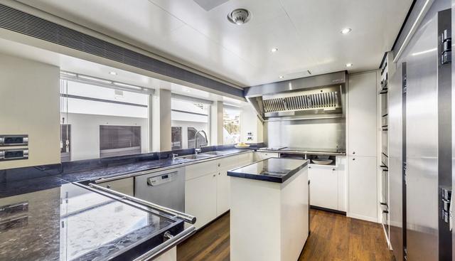 Daisy D yacht for sale 19