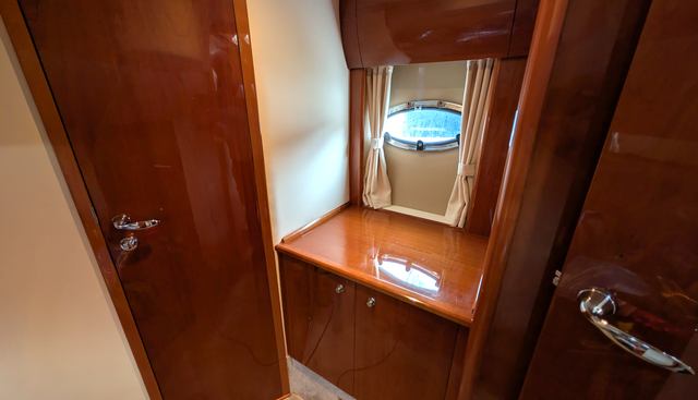 Getaway yacht for sale 27