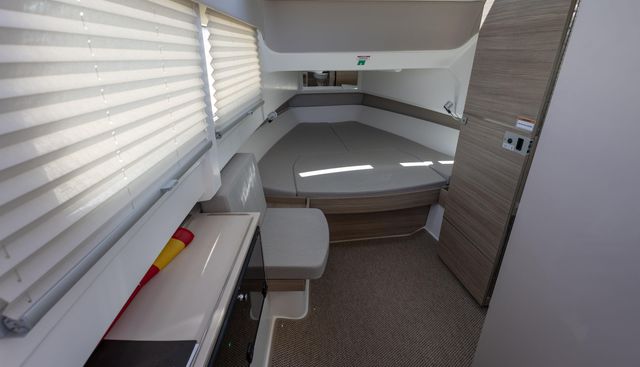 320GTO-783 yacht for sale 20