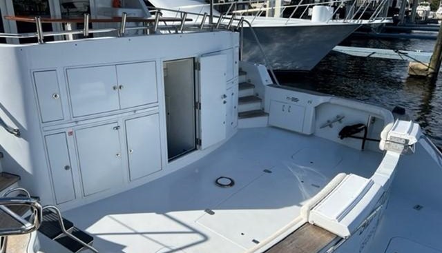 Hatteras 92' yacht for sale 34
