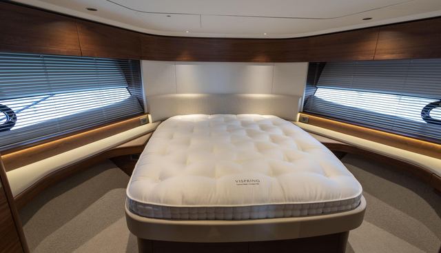 F65042 yacht for sale 4