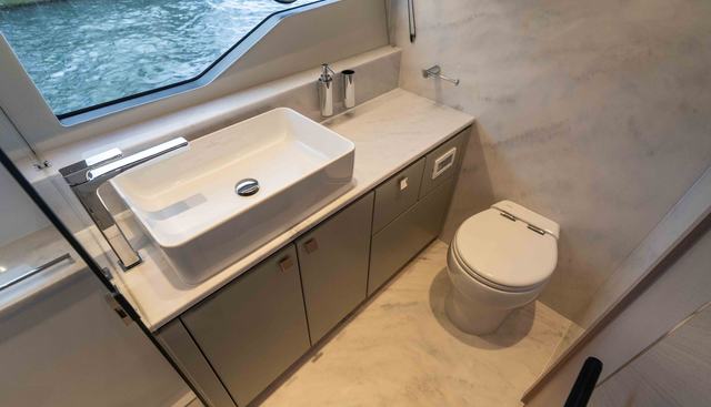 7572655 yacht for sale 32