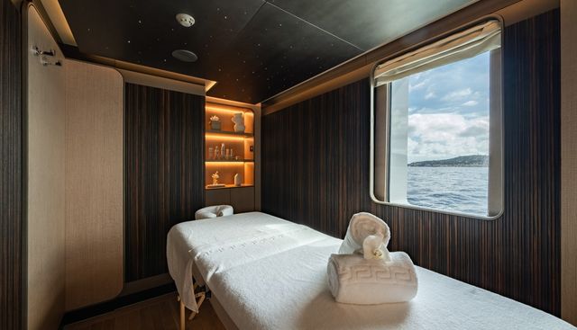 MALIA yacht for sale 40