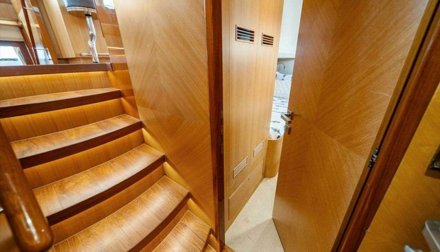 MAGIC yacht for sale 33