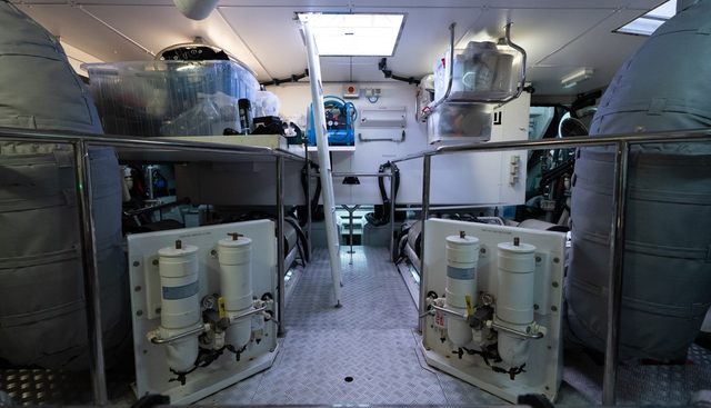 ROUND MIDNIGHT yacht for sale 58