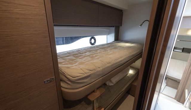 V50960 - 3 CABIN DECK VERSION yacht for sale 38