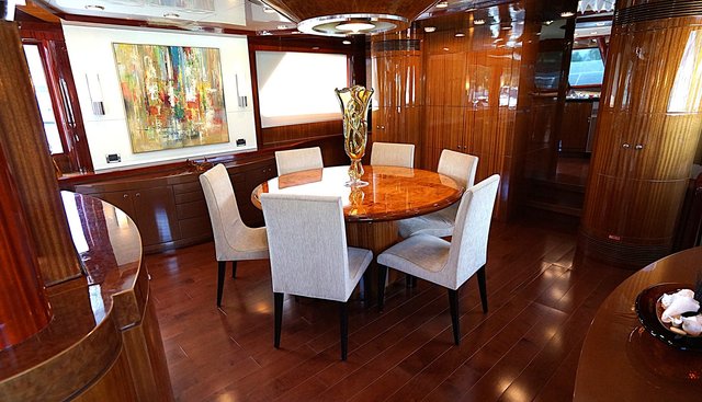 ROBIN'S NEST yacht for sale 8