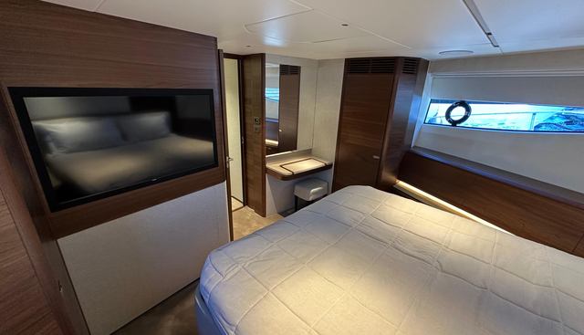 Y80018 yacht for sale 34