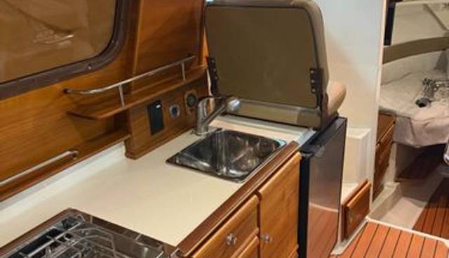 JUNI yacht for sale 10