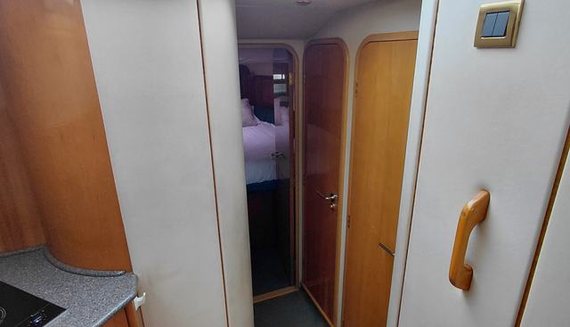 Kickdown yacht for sale 23
