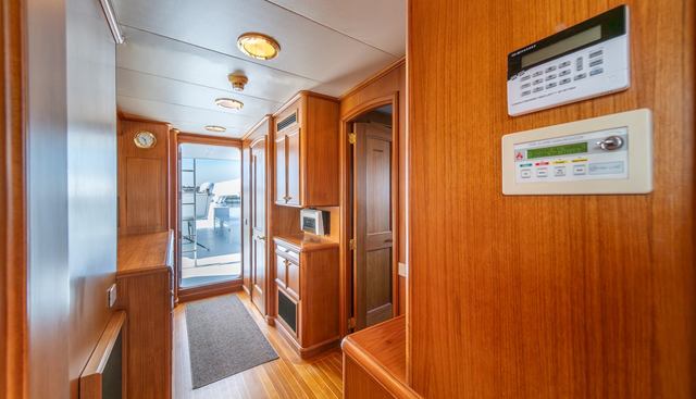 ESCAPE OF LONDON yacht for sale 40