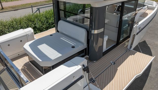 340GTWA-180 yacht for sale 14