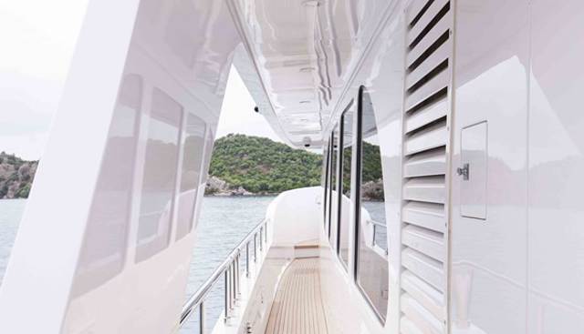 AYSHA yacht for sale 32