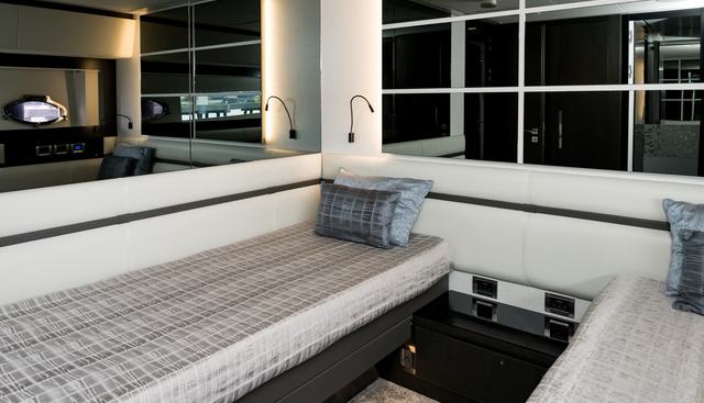 QUEEN B SPORT yacht for sale 22
