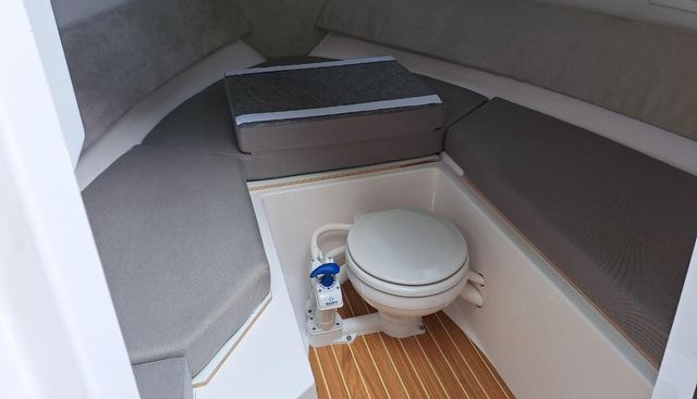 F700 yacht for sale 38