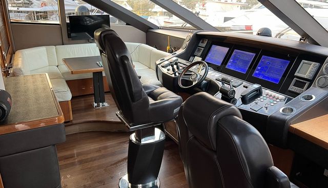 MIRA yacht for sale 15